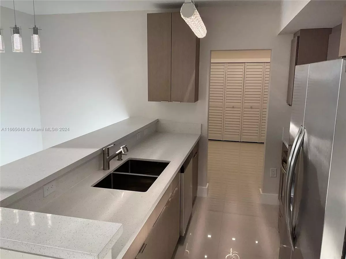Bal Harbour, FL 33154,10185 Collins Ave #406