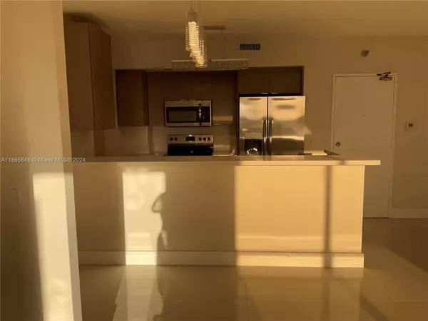 Bal Harbour, FL 33154,10185 Collins Ave #406