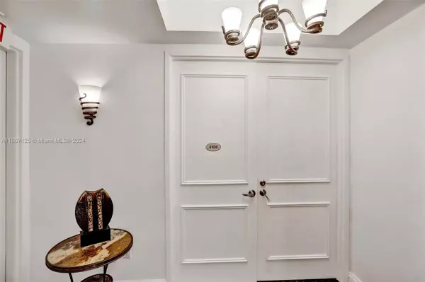 Sunny Isles Beach, FL 33160,18101 Collins Ave #4106 + Cabana