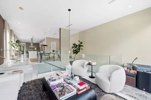 Miami, FL 33135,1122 SW 13th Ave