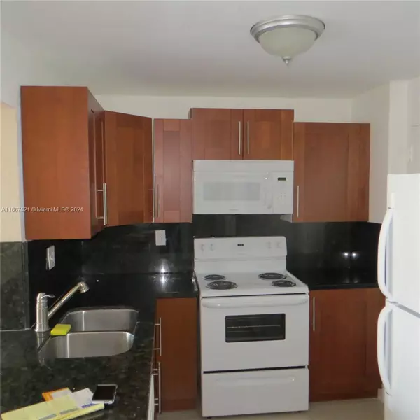 Miami, FL 33156,9143 SW 77th Ave #B403
