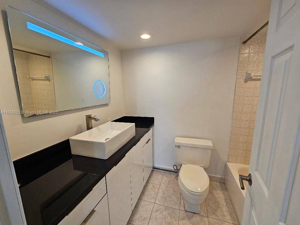 Aventura, FL 33160,18011 Biscayne Blvd #1401