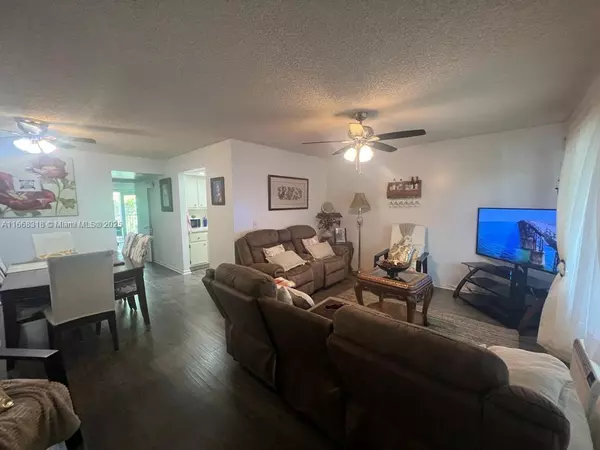 251 SW 134th Way #302M, Pembroke Pines, FL 33027
