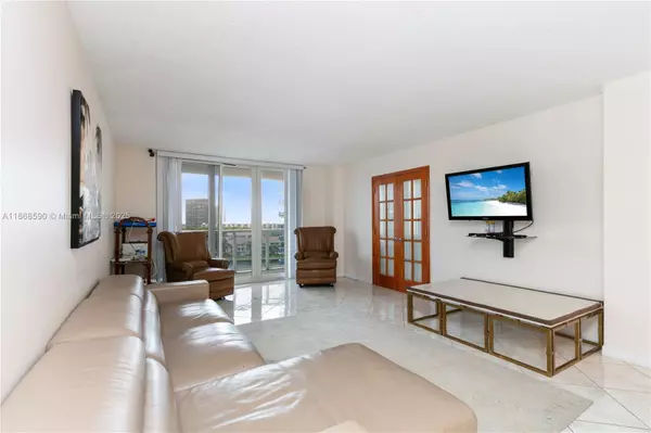 Hollywood, FL 33019,3800 S Ocean Dr #811