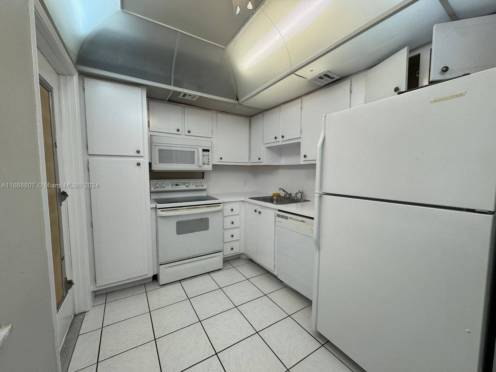 Pompano Beach, FL 33069,3250 N Palm Aire Dr #406