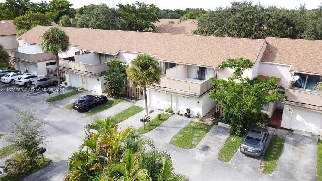 8189 NW 8th Mnr #6, Plantation, FL 33324