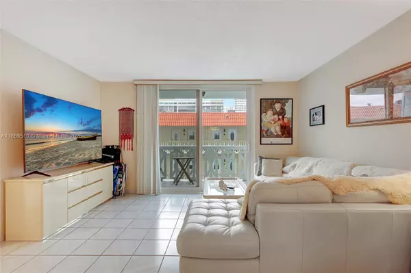 Hallandale Beach, FL 33009,3113 S Ocean Dr #402