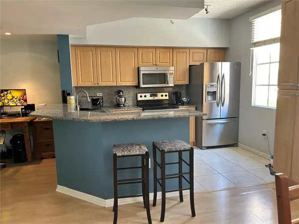 Aventura, FL 33180,2811 NE 185th St #805