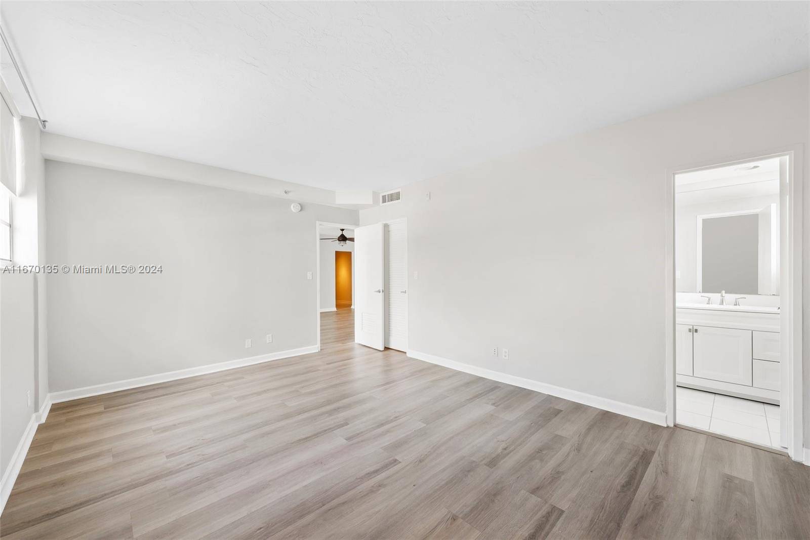 Hollywood, FL 33019,3001 S Ocean Dr #429