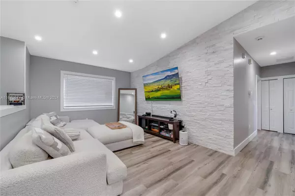 Hialeah, FL 33015,7291 NW 174th Ter #202