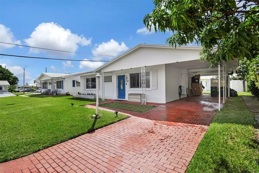 2702 NW 52nd Pl, Tamarac, FL 33309