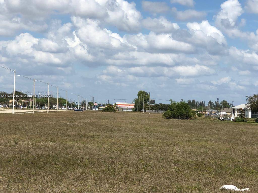 2913 W Skyline BLv, Cape Coral, FL 33914