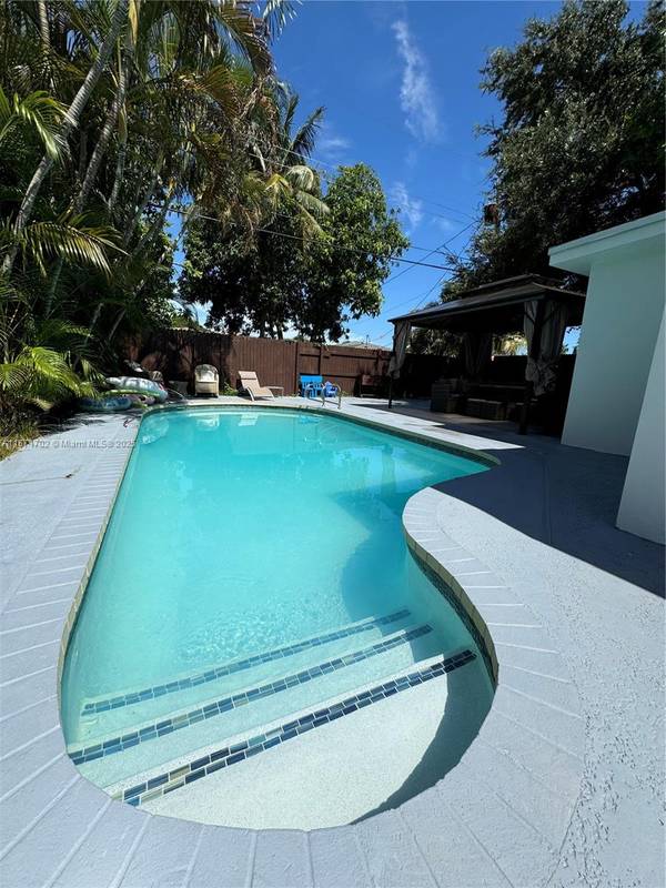 1829 NE 176th St, North Miami Beach, FL 33162