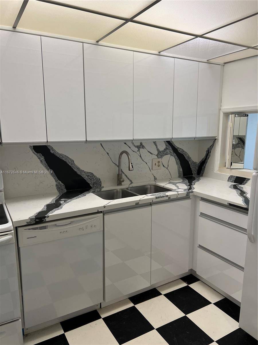 Palm Beach, FL 33480,3475 S Ocean Blvd #1130