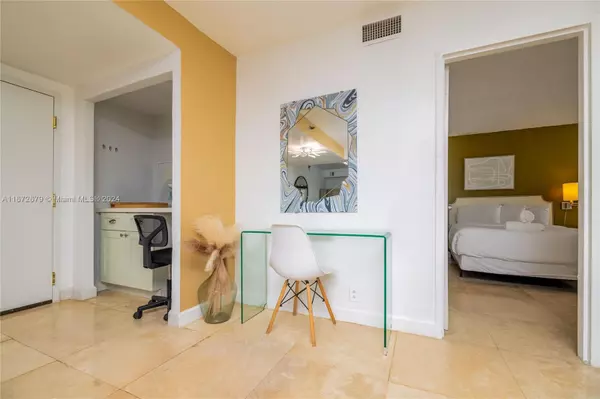 Miami Beach, FL 33140,5225 Collins Ave #1114
