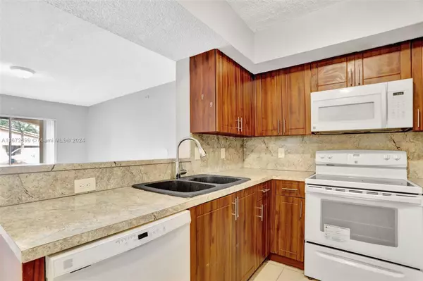Coconut Creek, FL 33073,5590 NW 61st St #803