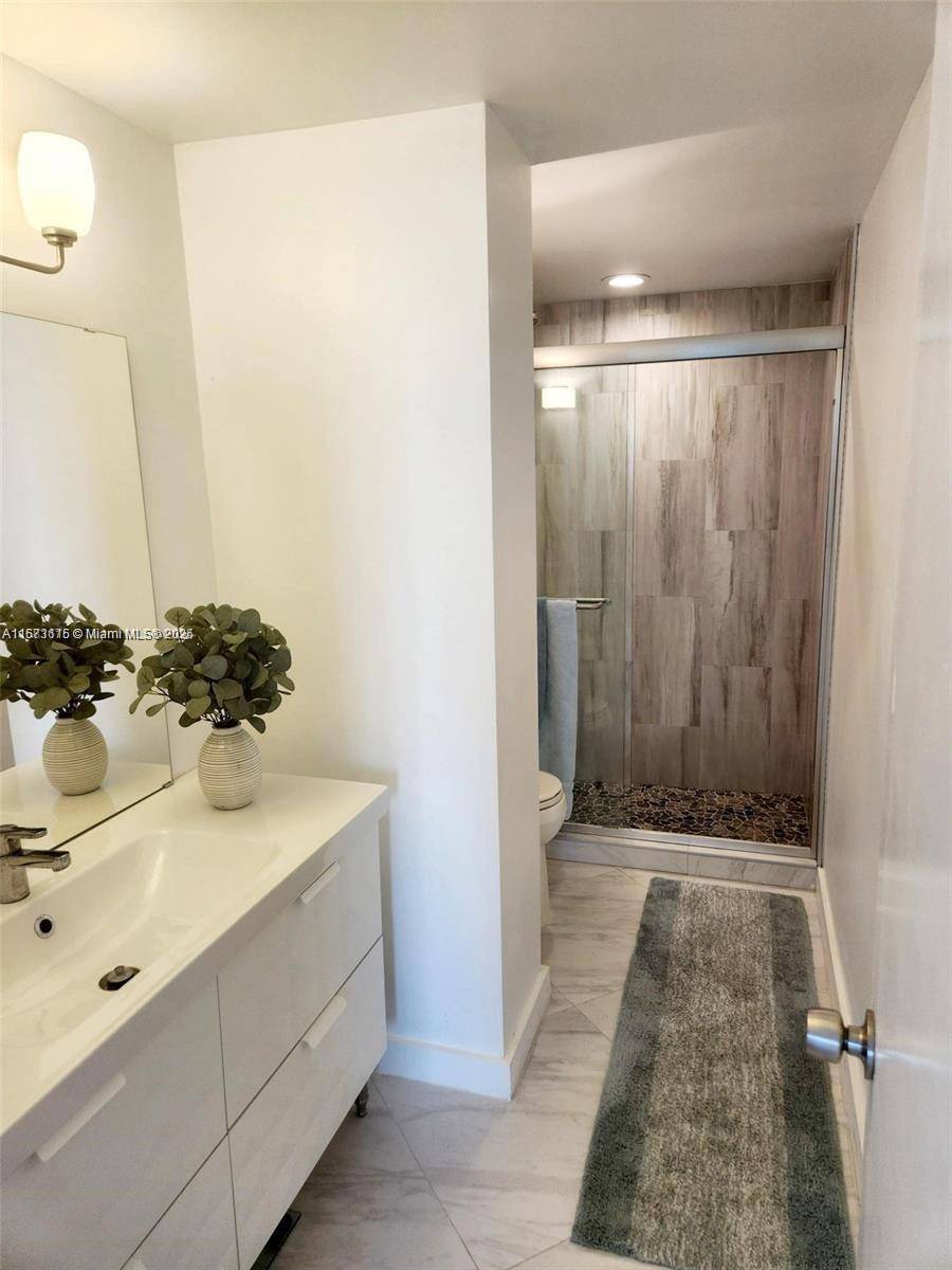 Hollywood, FL 33021,4330 Hillcrest Dr #414