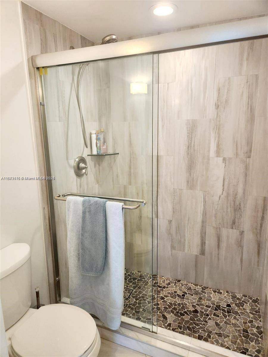 Hollywood, FL 33021,4330 Hillcrest Dr #414
