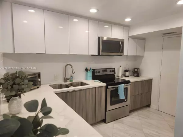 Hollywood, FL 33021,4330 Hillcrest Dr #414