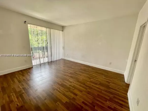 Miami, FL 33172,9173 Fontainebleau Blvd #3