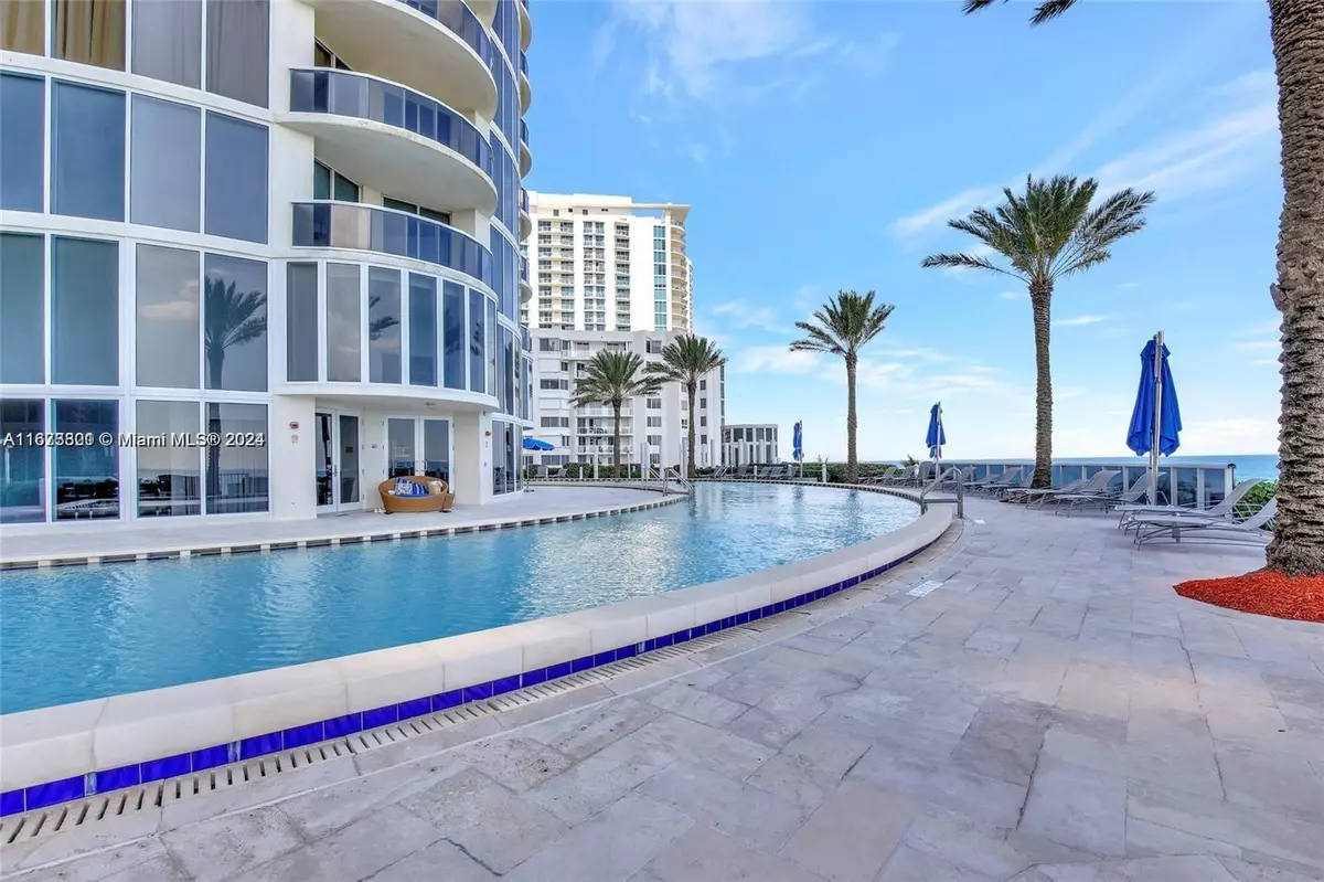 Sunny Isles Beach, FL 33160,17201 Collins Ave+Den #4003