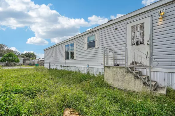 Davie, FL 33325,13321 SW 8th St