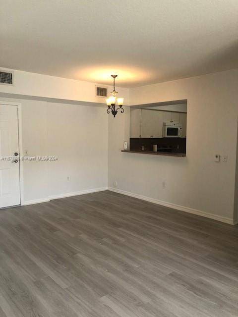 Miami, FL 33172,9300 Fontainebleau Blvd #E109