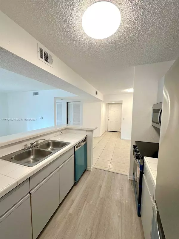 Pompano Beach, FL 33069,4045 W Mcnab Rd #106G