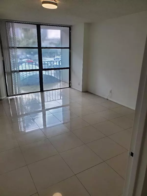 Hallandale Beach, FL 33009,800 Parkview Dr #212