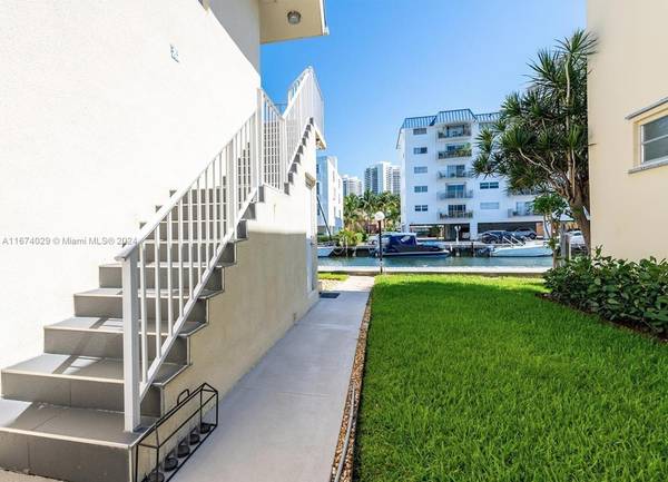 3721 NE 170th St #4, North Miami Beach, FL 33160