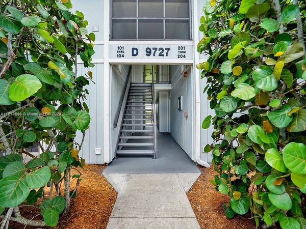 9727 Hammocks Blvd #201D, Miami, FL 33196