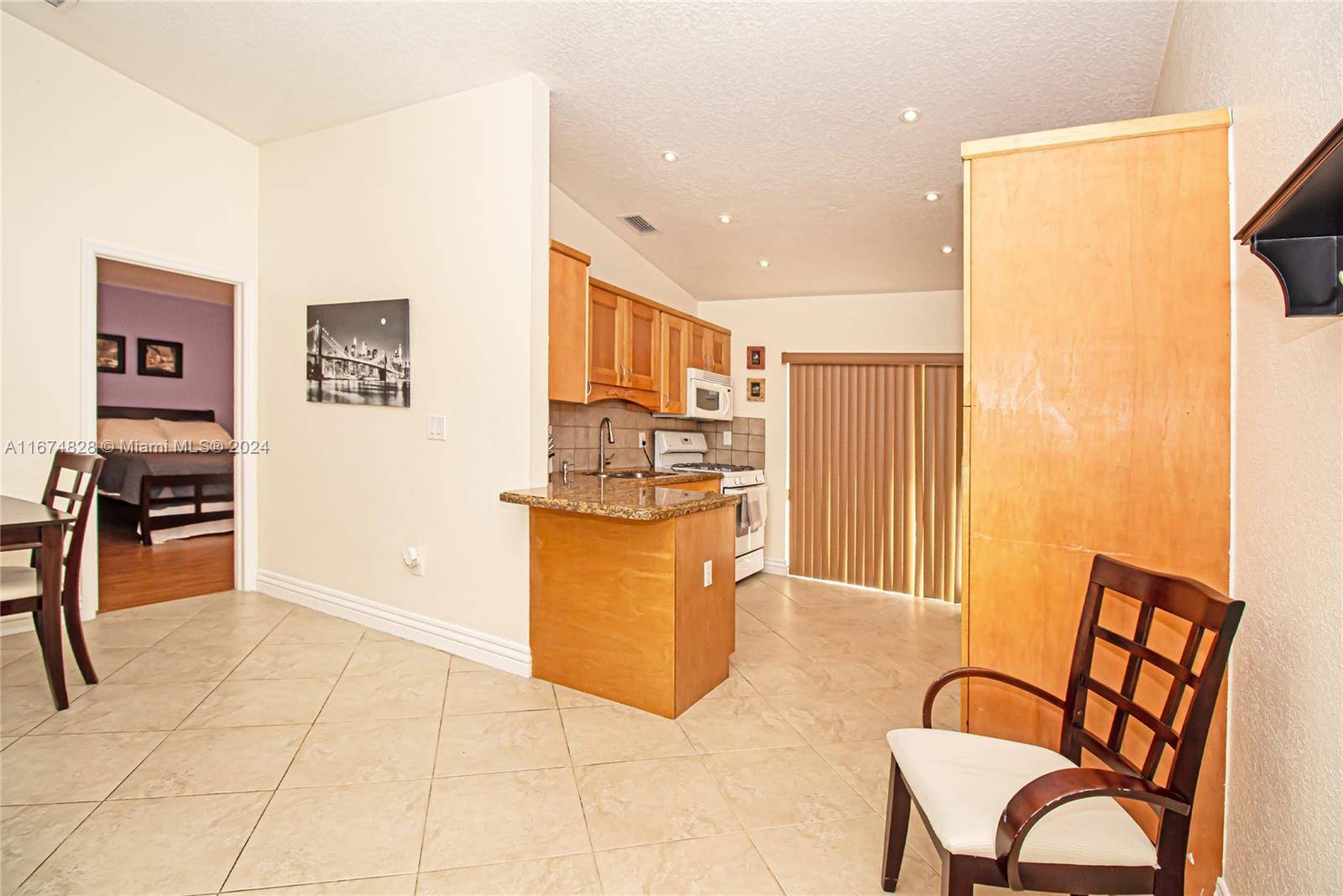 7859 W 36 Ave #202, Hialeah, FL 33018