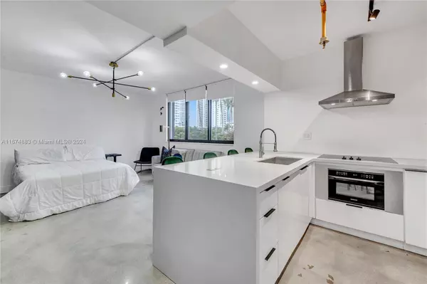 Miami, FL 33131,540 Brickell Key Dr #409