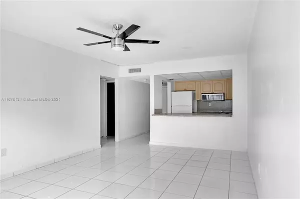 Hialeah, FL 33012,1555 1555 W 44 Pl #110C