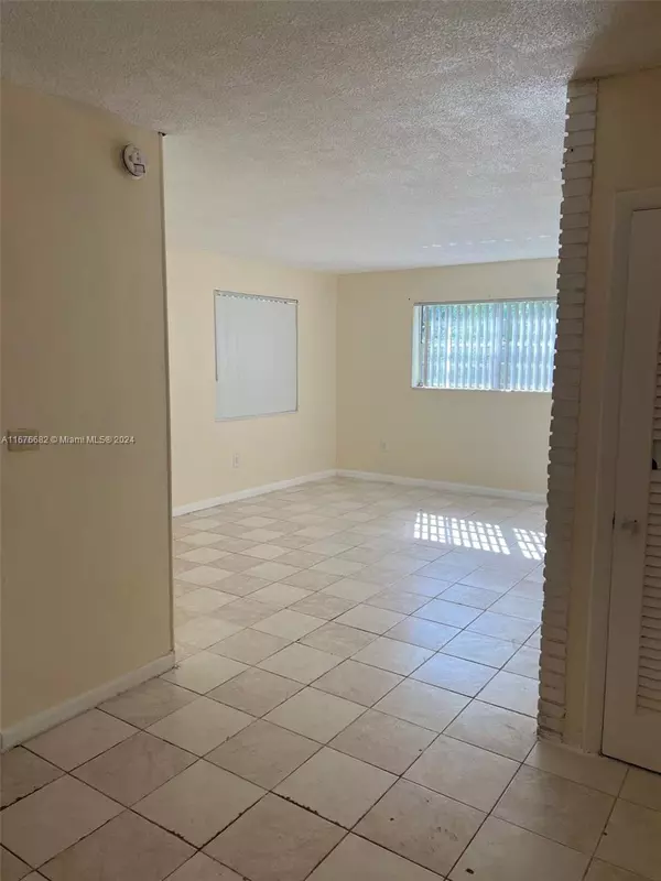 Miami, FL 33161,14990 NE 5th Ct #4