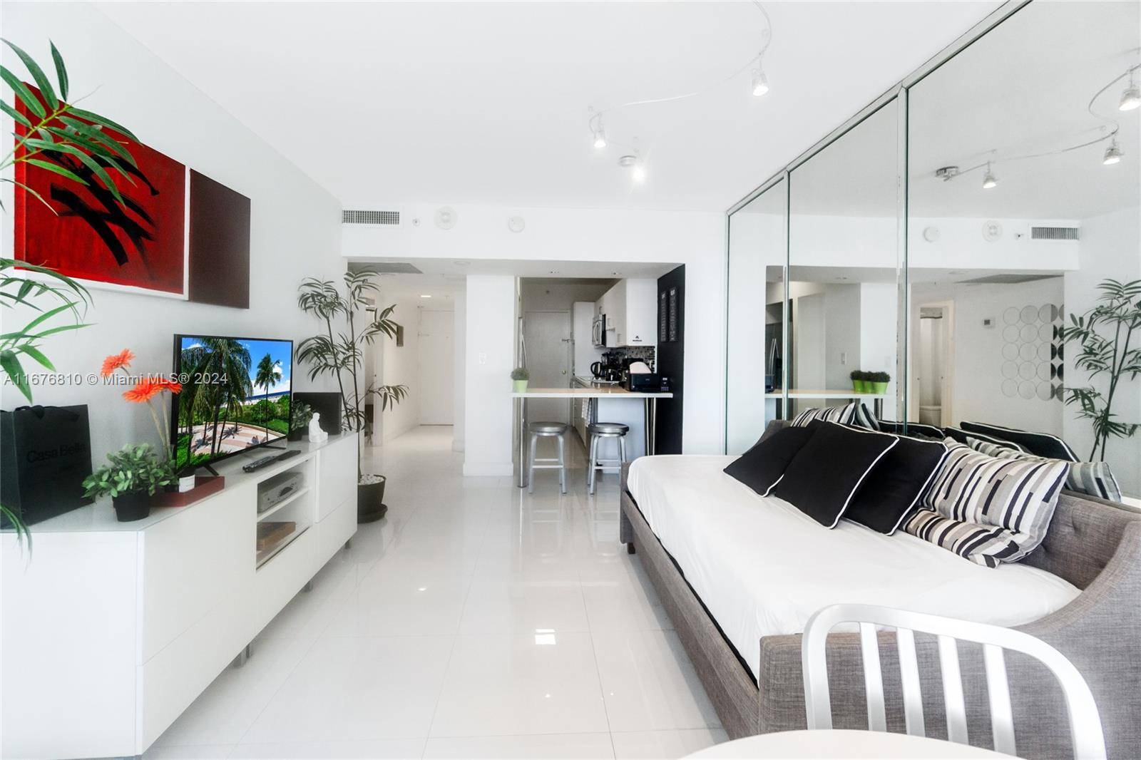 Miami Beach, FL 33139,100 Lincoln Rd #1201