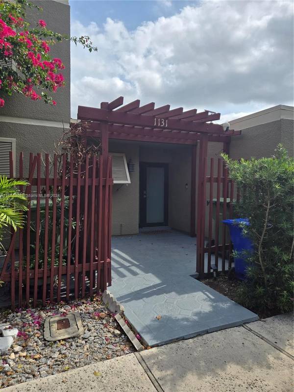 1131 N Hiatus Rd #1131, Pembroke Pines, FL 33026