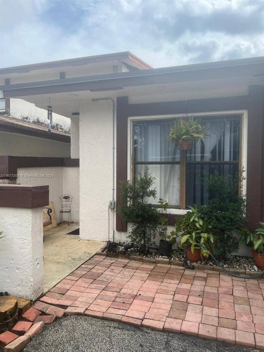 6220 NW 26th Ct, Sunrise, FL 33313
