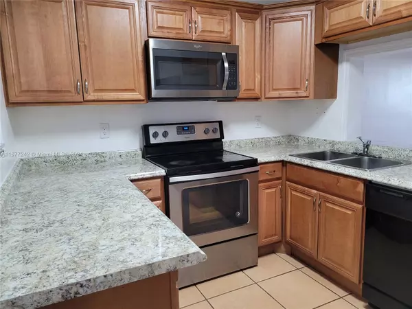 17000 NW 67th Ave #429, Hialeah, FL 33015