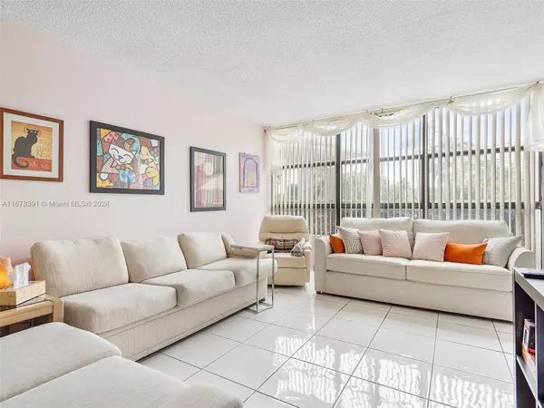 Hallandale Beach, FL 33009,600 Parkview Dr #203