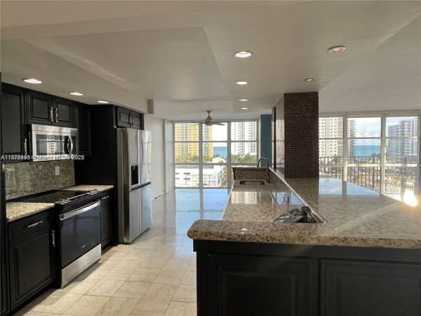 1000 Parkview Dr #920, Hallandale Beach, FL 33009