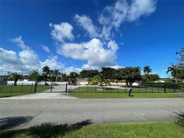 247 NE 19th St, Homestead, FL 33030