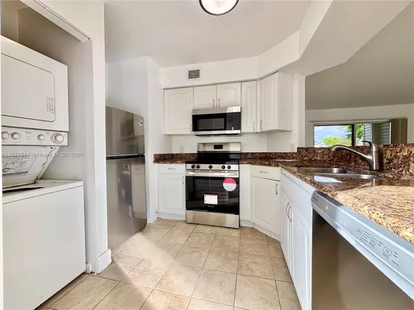 Oakland Park, FL 33309,3405 NW 44th St #104