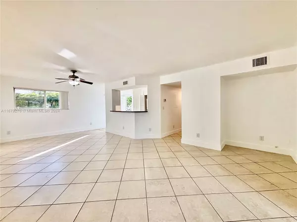 3405 NW 44th St #104, Oakland Park, FL 33309