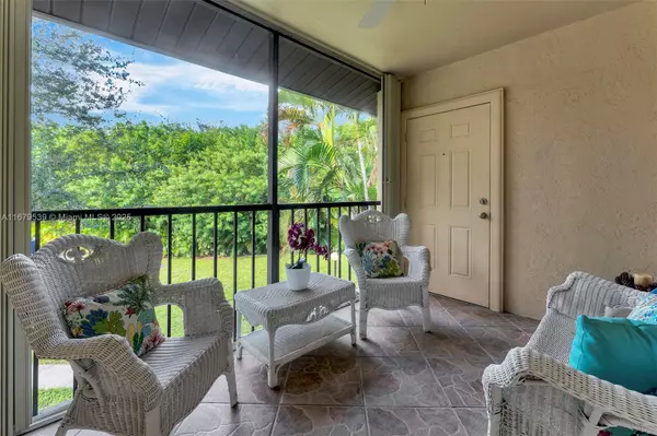 442 Pine Glen Ln #D-2, Green Acres, FL 33463
