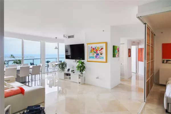 Miami Beach, FL 33141,6365 Collins Ave #3909