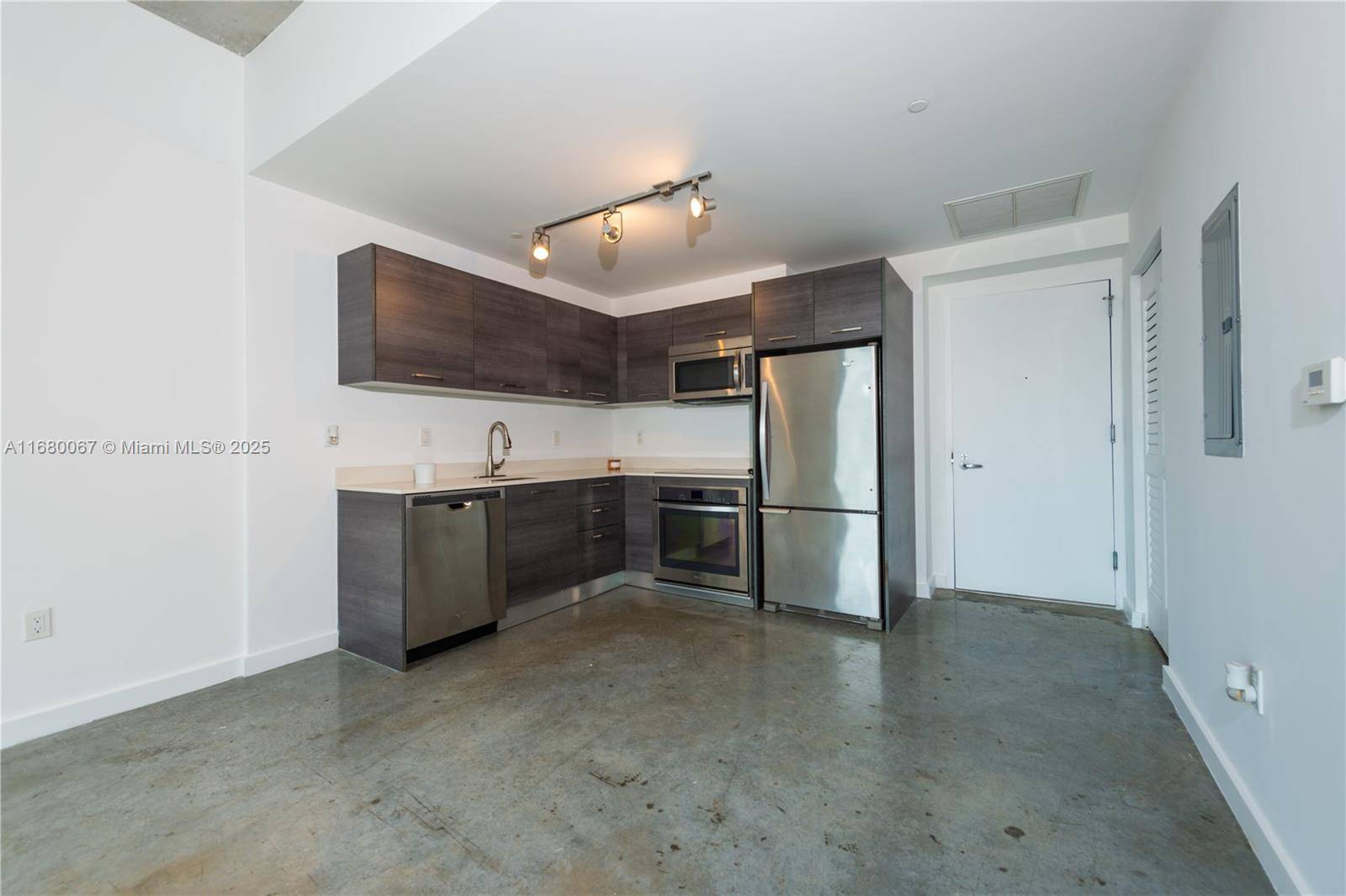 Miami, FL 33131,151 SE 1st St #2205