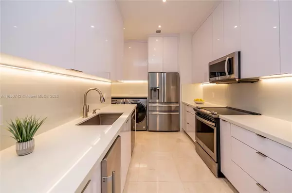 Key Biscayne, FL 33149,881 Ocean Dr #L2