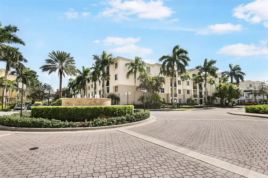 4 Renaissance Way #303, Boynton Beach, FL 33426