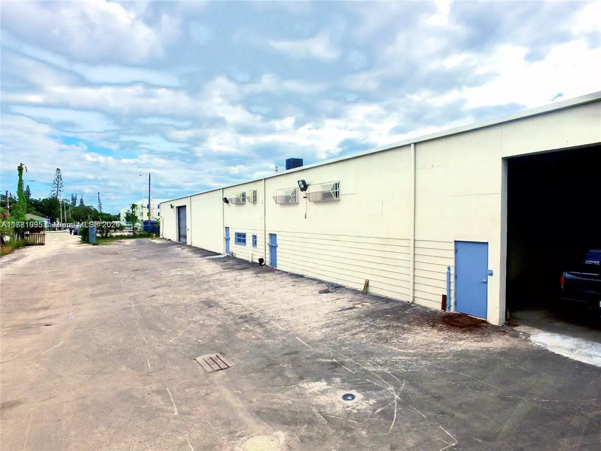 Miami, FL 33142,3230 NW 42nd St